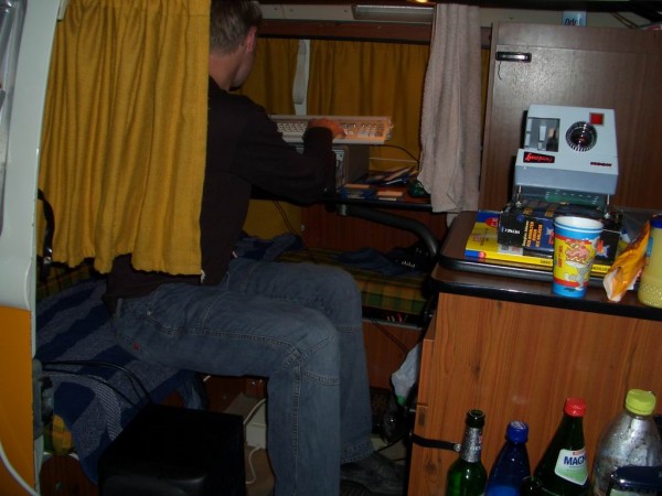 Die Regie, im inneren wird gerade der Amiga 1200 als Bildquelle verwendet.