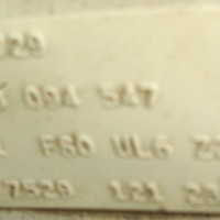Die M-Plate, irgendwo an einem verstecken Lüftungsrohr hinter und unter dem Lenkrad.
